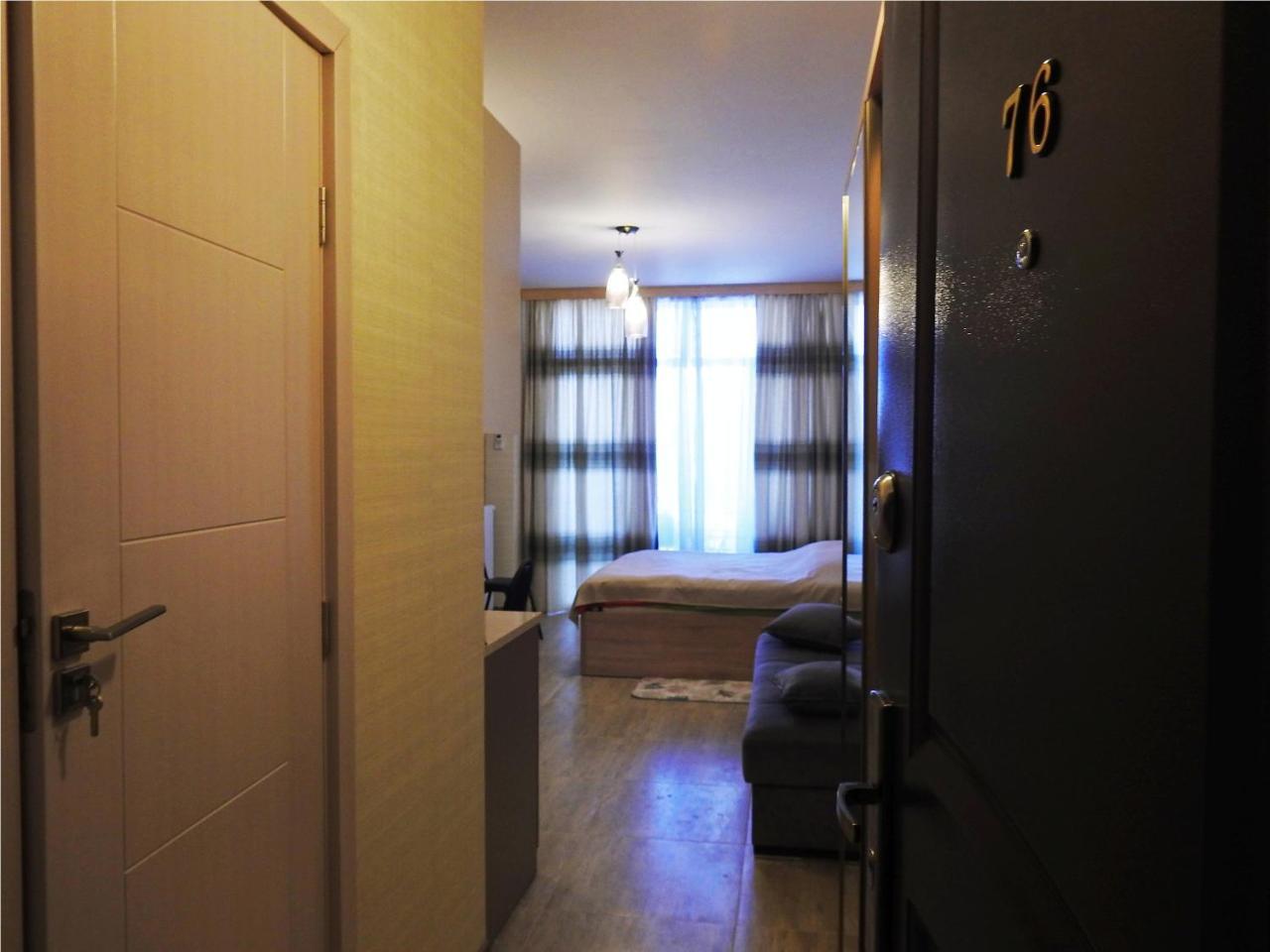 Real Palace Apartment バトゥーミ エクステリア 写真