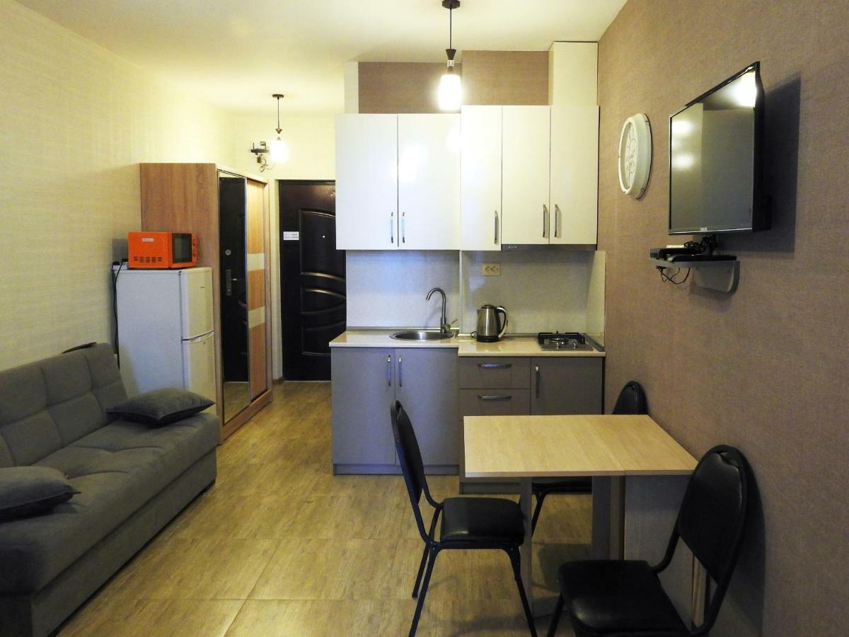 Real Palace Apartment バトゥーミ エクステリア 写真