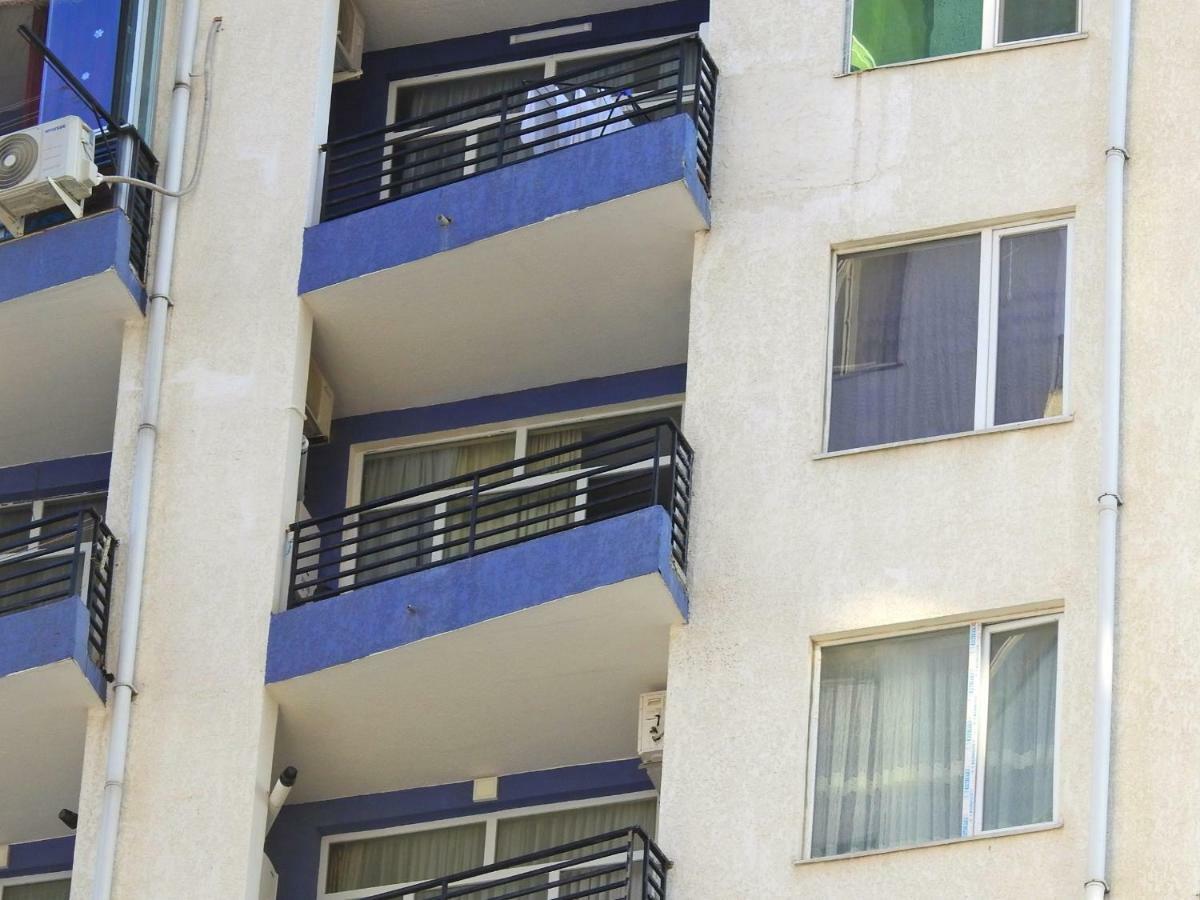 Real Palace Apartment バトゥーミ エクステリア 写真