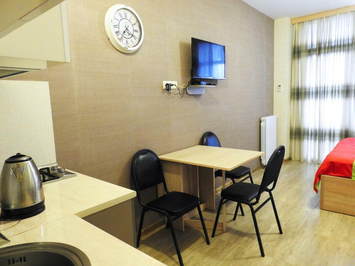 Real Palace Apartment バトゥーミ エクステリア 写真