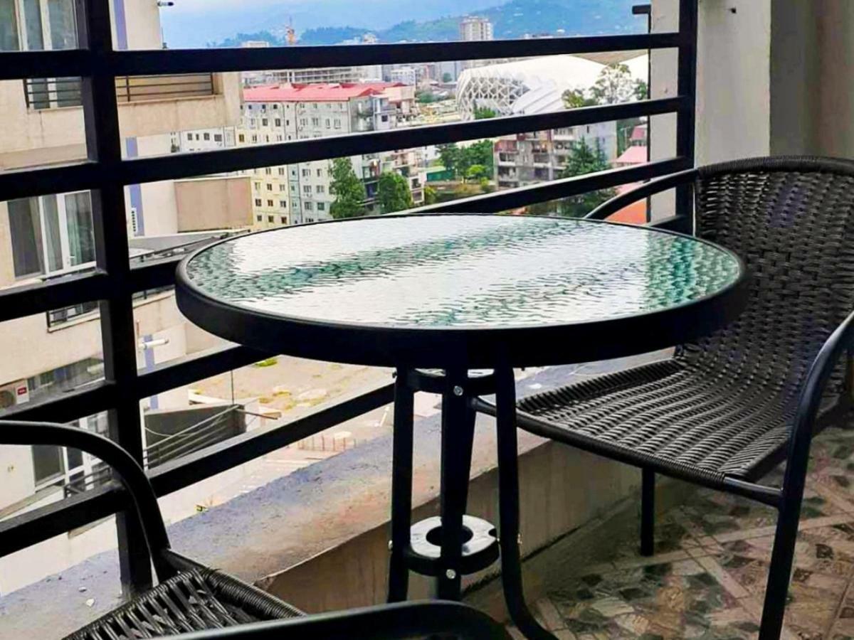 Real Palace Apartment バトゥーミ エクステリア 写真